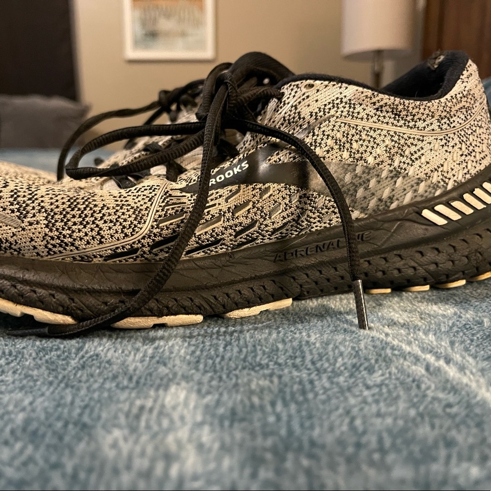 BROOKS RUNNING SHOES - Picture 2 of 3